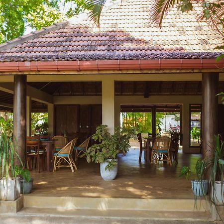 Omia Hotell Tangalle Exteriör bild