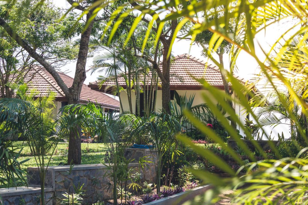 Omia Hotell Tangalle Exteriör bild