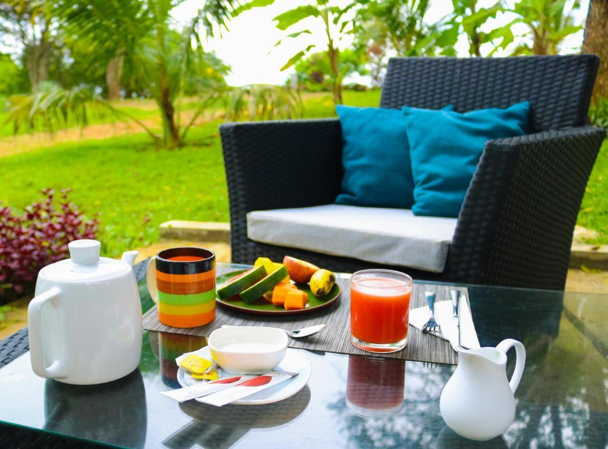 Omia Hotell Tangalle Exteriör bild