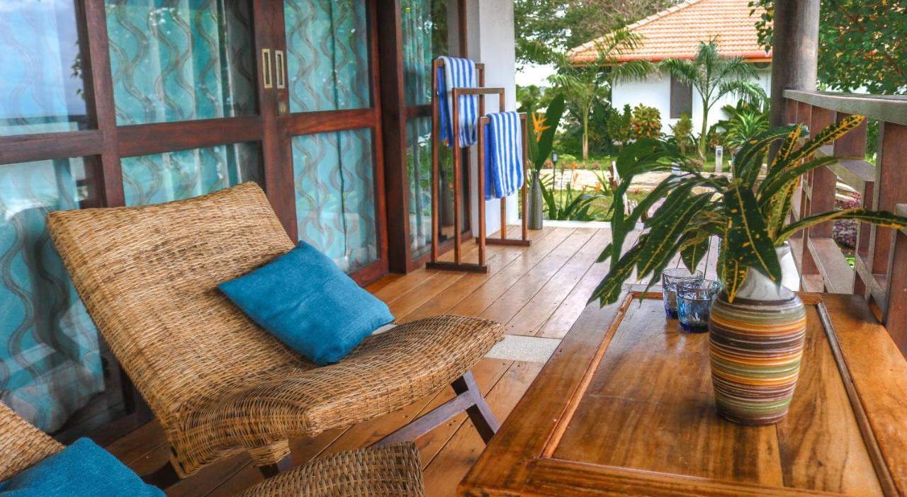 Omia Hotell Tangalle Exteriör bild